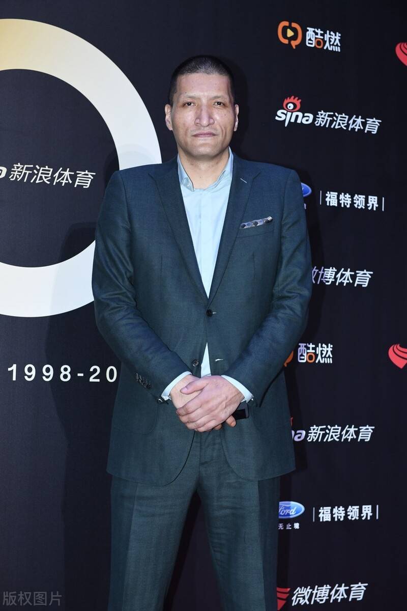 关于篮球队伍换帅临时教练上任训练态度严谨的信息